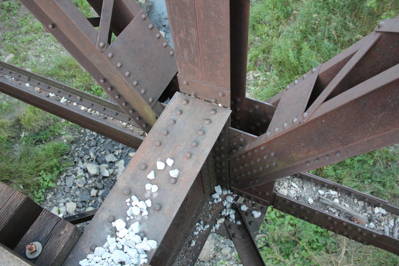 Lower connection